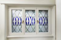 Holz-Fenster mit Bleiglas