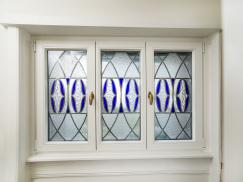 Holz-Fenster mit Bleiglas