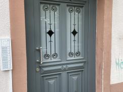 Holz-Haustür klassisch in grau in Frankfurt