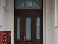 Altbau-Haustür Holz mit Rundbogen