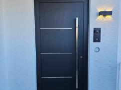 Aluminium-Haustür mit Stangengriff