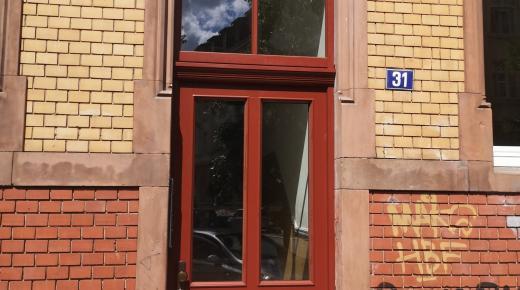 Holz-Haustür mit großem Oberlicht in Frankfurt
