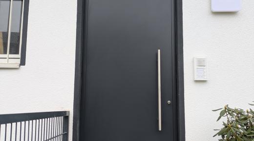 Aluminium-Haustür mit Oberlicht