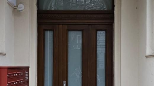 Altbau-Haustür Holz mit Rundbogen