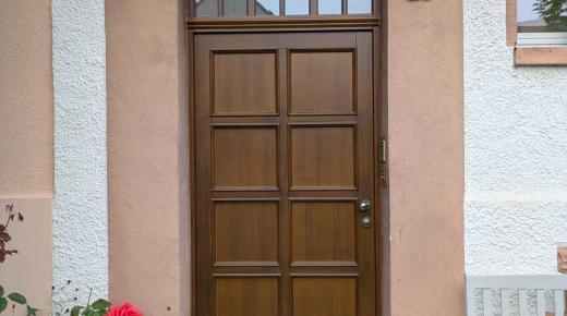 Altbau-Haustür mit Oberlicht