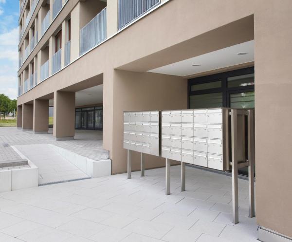 Freistehende Briefkastenanlage Schreinerei Blum