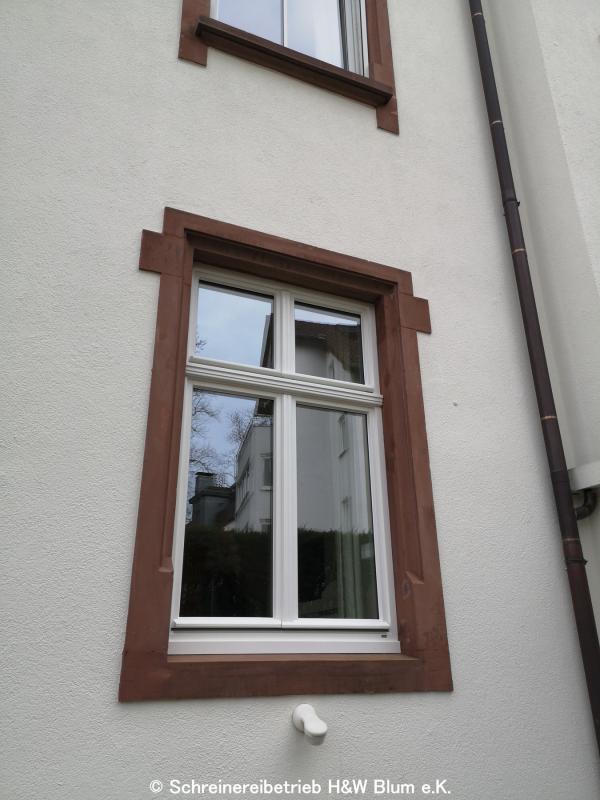 Holz-Fenster mit Bleiverglasung 