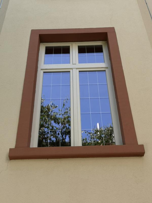 Holz-Fenster mit Bleiverglasung