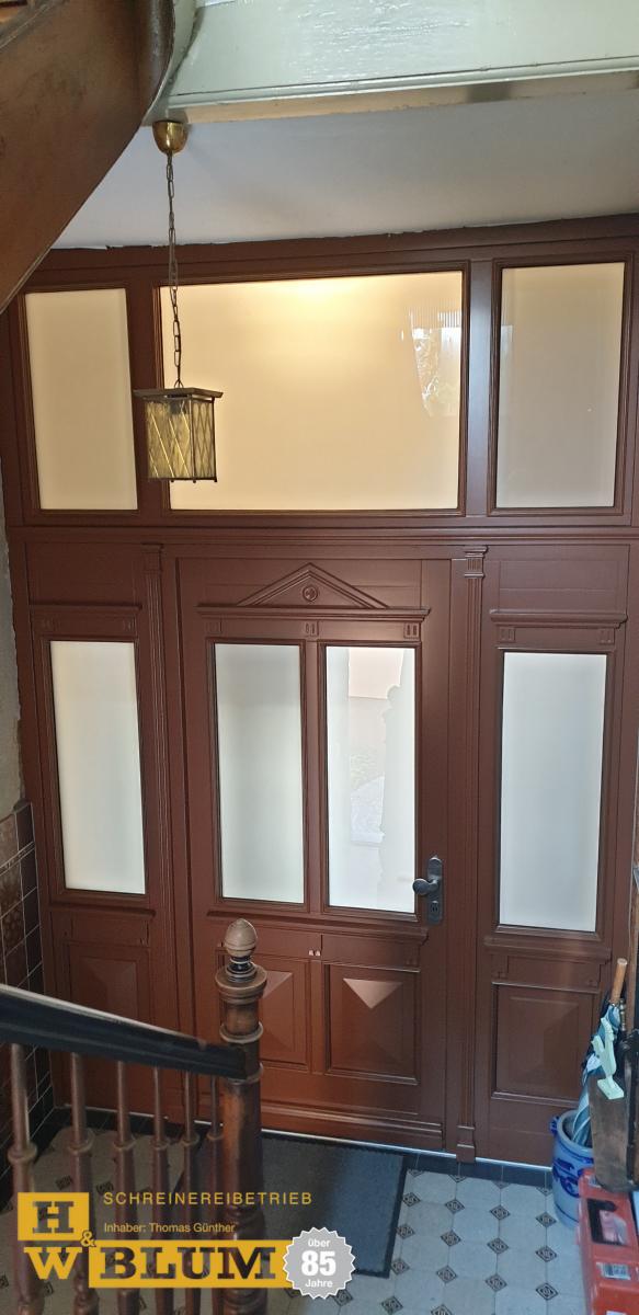 PaXpremium Holz-Haustür mit Oberlicht in Frankfurt