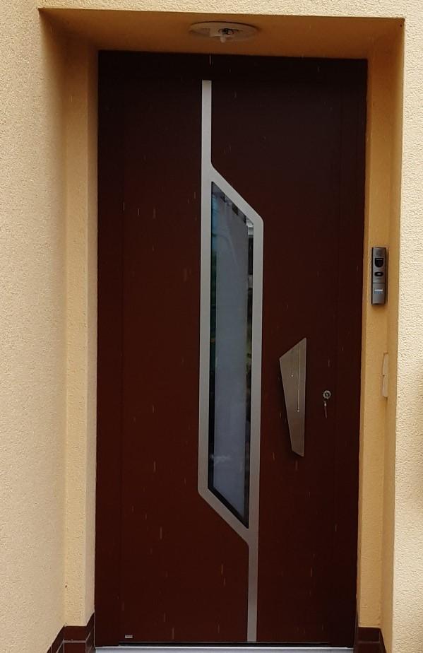 Aluminium-Haustür mit Lichtausschnitt