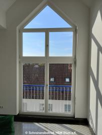 Kunststoff-Fenster Innenansicht dreieckiges Oberlicht