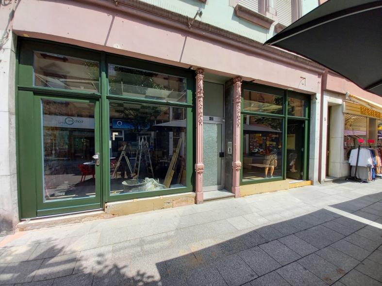 Grüne Holz-Fenster Schaufenster Frankfurt