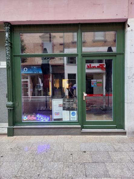 Grünes Holz-Fenster Schaufenster in Frankfurt