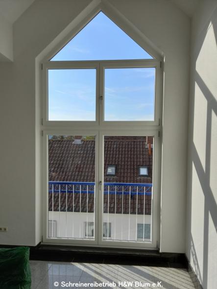 Kunststoff-Fenster Sondermaß dreieckiges Oberlicht Frankfurt