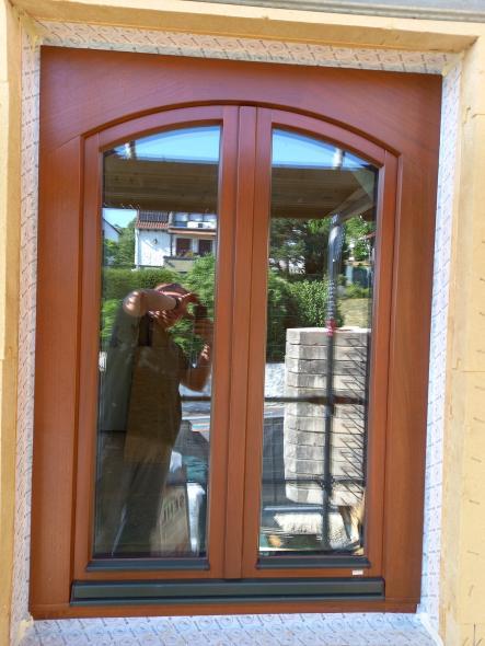 Holz-Fenster zweiflügelig mit Rundbogen in Frankfurt