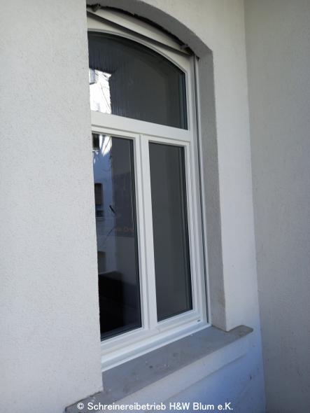 Weiße Holz-Fenster in Frankfurt