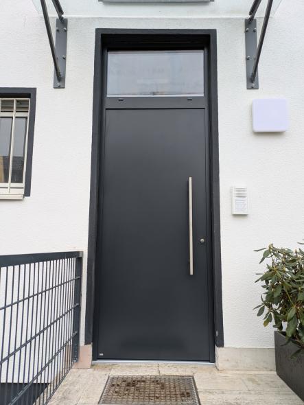 Aluminium-Haustür mit Oberlicht