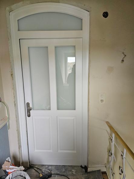 Haustür mit Oberlicht in Milchglas