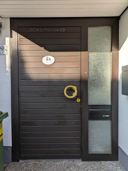 Haustür mit Seitenteil vorher