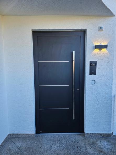 Aluminium-Haustür mit Stangengriff