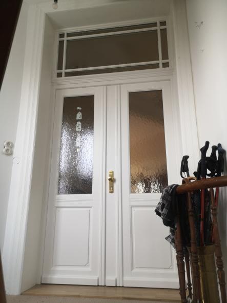 Holz-Haustür im Denkmalschutz