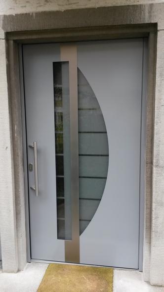 PaX Haustür mit Glaseinsatz in Frankfurt
