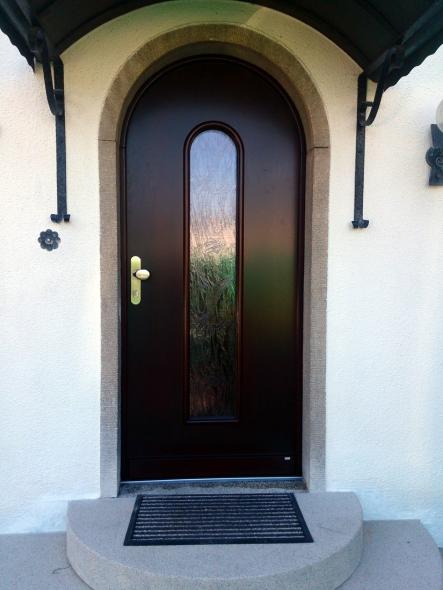 Rundbogen Holz-Haustür in Frankfurt