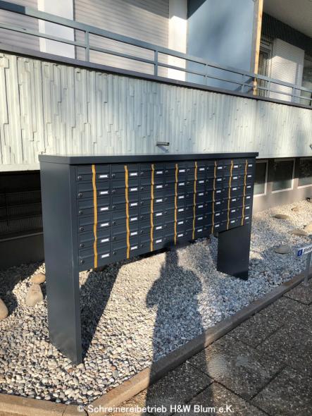 Freistehende Briefkastenanlage in Frankfurt